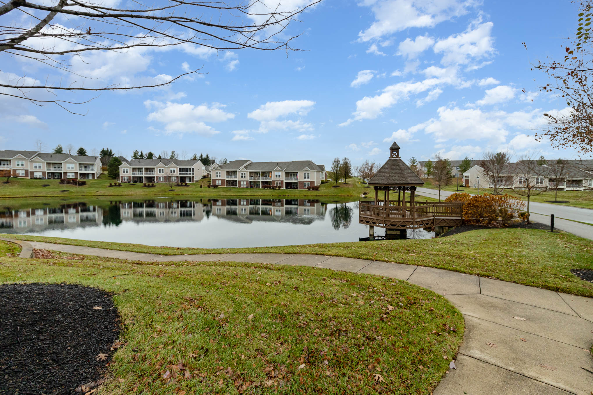 Lakemont - Lakemont Lake 01 Fall.JPG