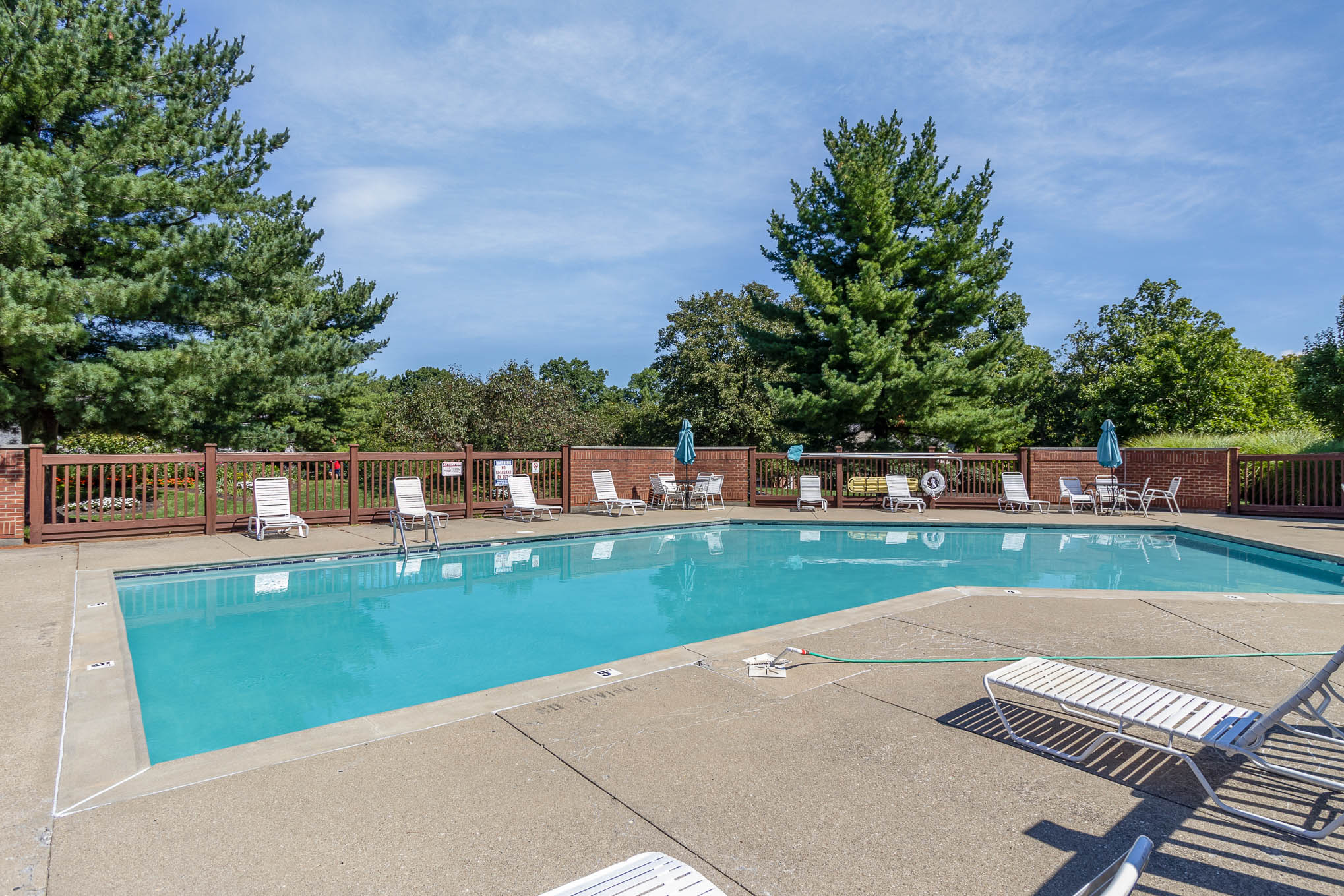 Oakbrook - The Cliffs Pool 01.JPG