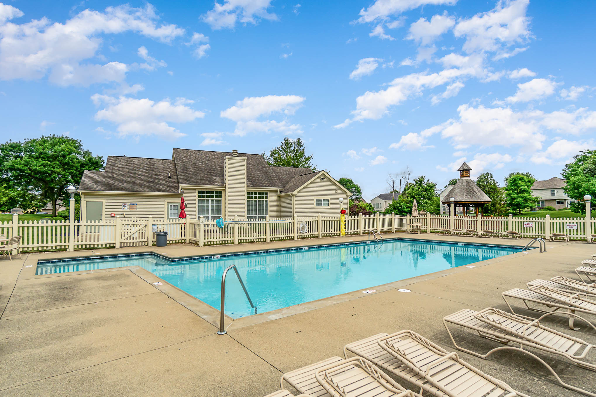 Oakbrook - The Summits Pool.JPG
