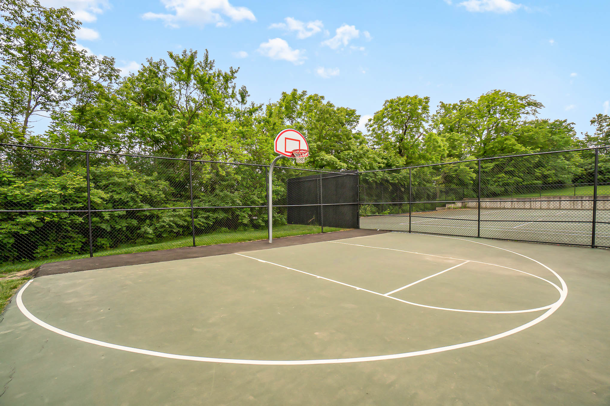 Thornwilde - Thornwilde Basketball Courts.JPG