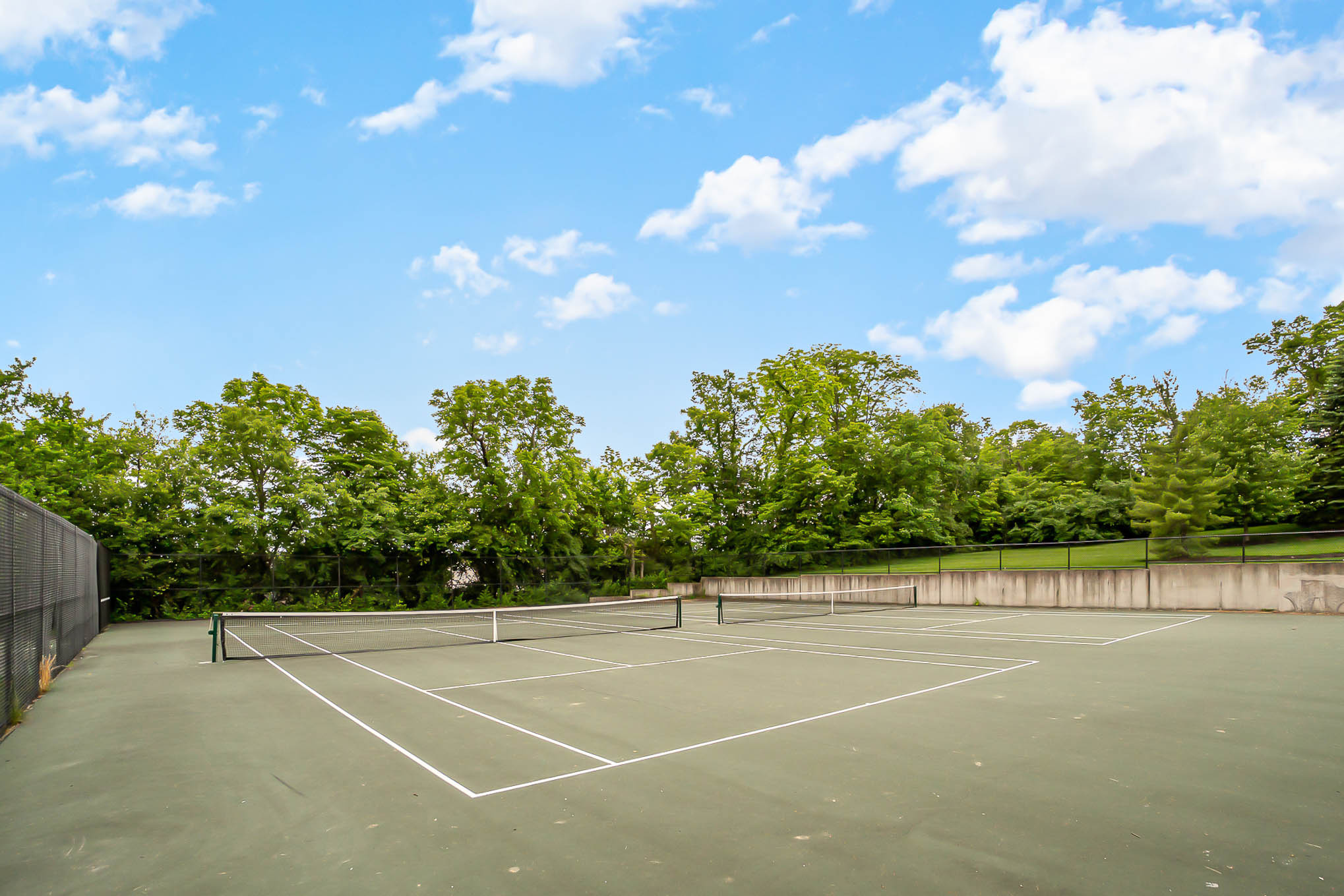 Thornwilde - Thornwilde Tennis Courts.JPG